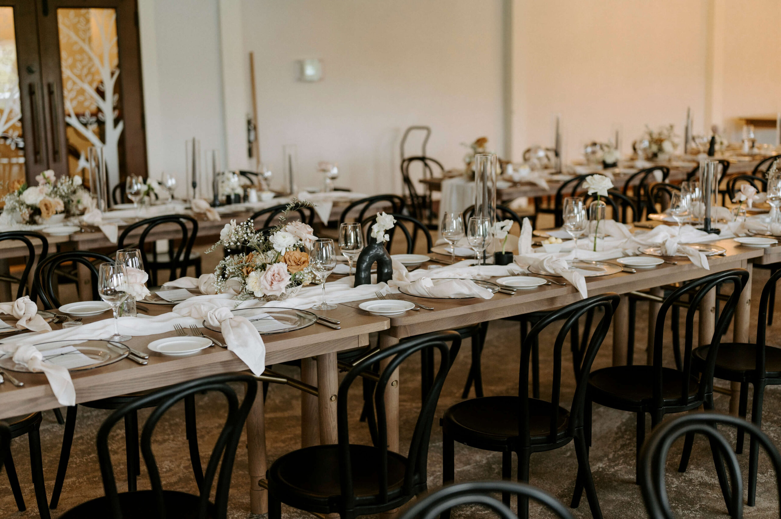 Modern wedding at whistle bear with black chairs and chargers